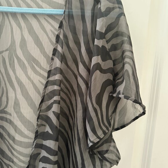 Betsey Johnson Gray Black Zebra Print Sheer Short Kimono OSFA Y2K Dark Boho - Picture 4 of 13